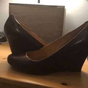 Never Been Worn Vegan Stunning Wedge Burgundy Shoes